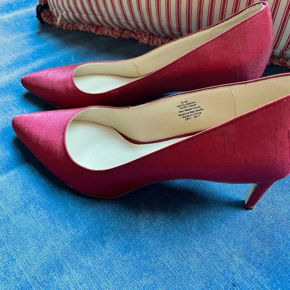 Red Nine West red pumps heels silk/satin 8 - Picture 6 of 6